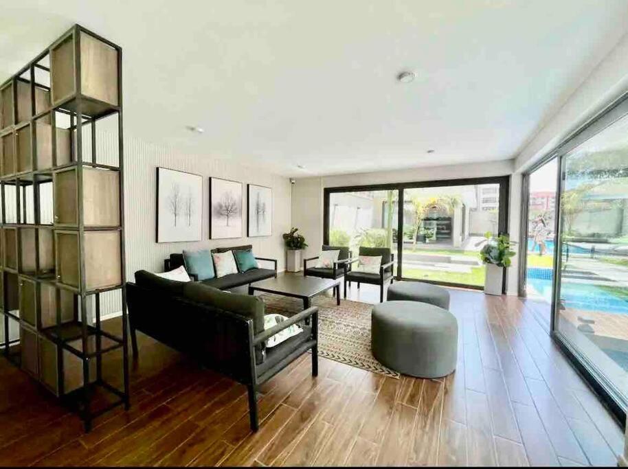 Airy Apartment W/ Pool + Gym Nairobi Bagian luar foto