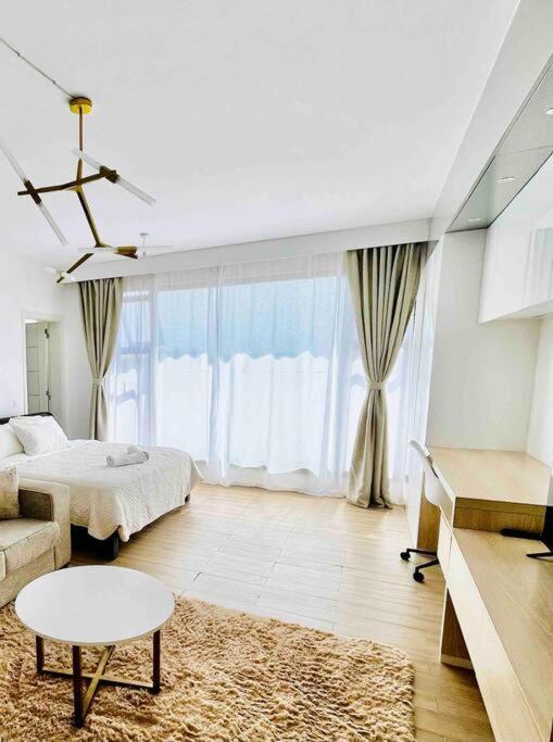 Airy Apartment W/ Pool + Gym Nairobi Bagian luar foto